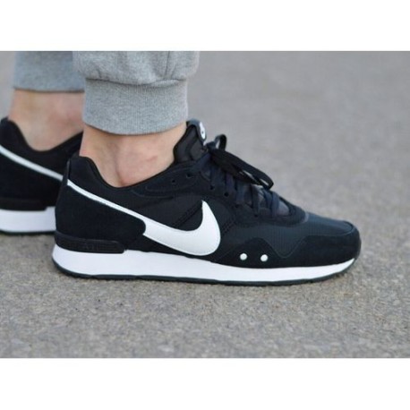 Nike Baskets Homme NIKE VENTURE RUNNER ADN Des années 80 Vintage 80's - Noir/Blanc